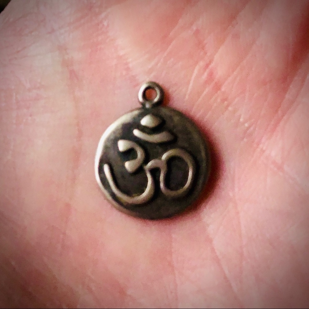 Om symbol charm 🕉